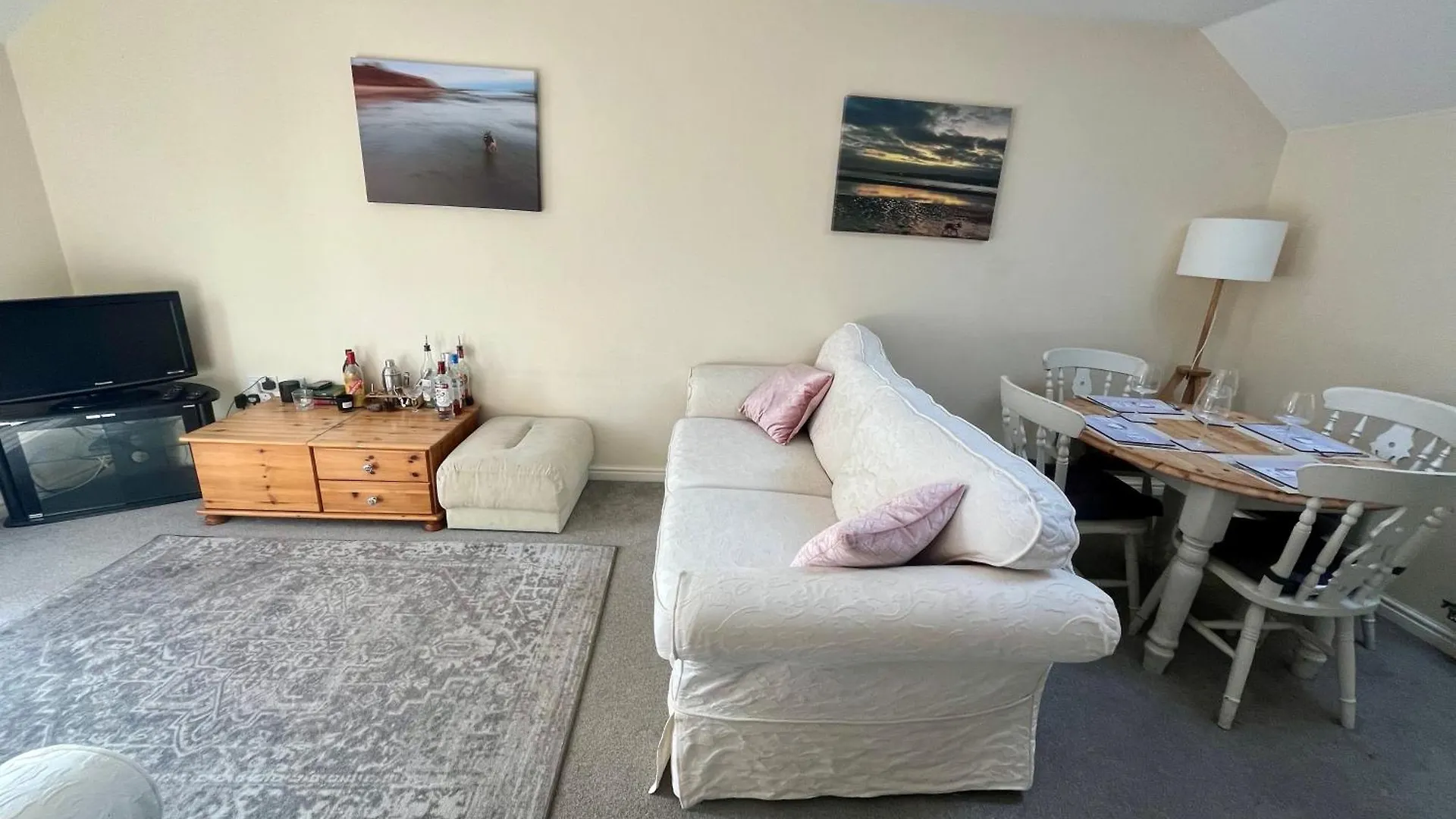 Entire Two Bed Coach House Super King Beds Turn Into Singles Villa Exeter
